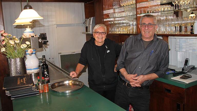 Rolf und Renate Ferenczy schließen das Gasthaus zum See in der Kitzinger Siedlung.