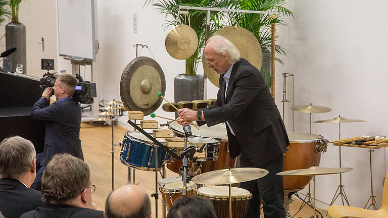 Die musikalische Auflockerung beim Diözesanempfang übernahm Bernd Kremling mit seiner Percussion.