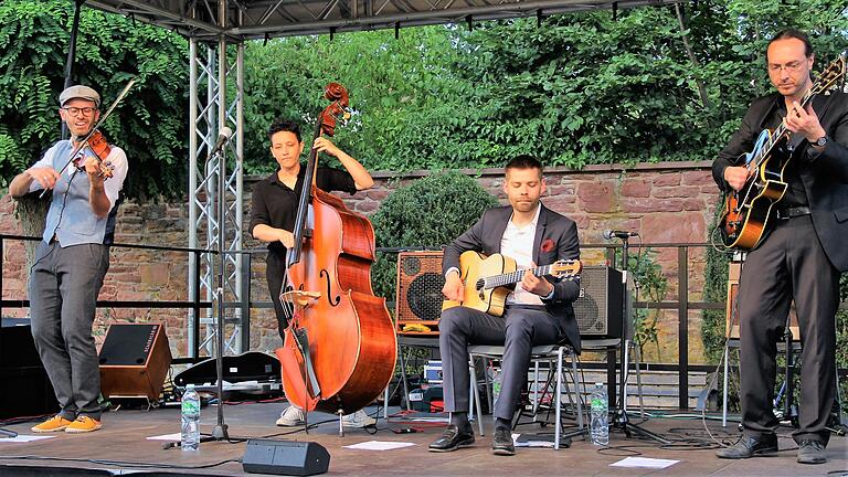Brillante Jazz-Klänge im Marktheidenfelder Stadtgärtchen bot das Quartett &quot;InSwingtief&quot; aus Würzburg.