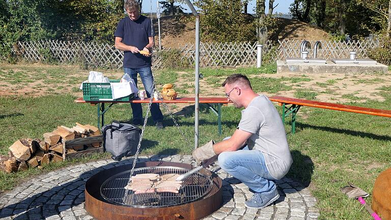 Für gesellige Stunden der Dorfbewohnerinnen und -bewohner wurde in Dampfach auch eine abschließbare Feuerstelle mit Sitzgelegenheiten geplant und verwirklicht.