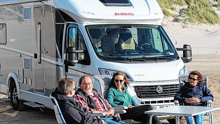 Ungewöhnlich: An diesen Sandstrand bei Blavand darf man direkt mit dem Wohnmobil fahren – mehr Komfort für Campingfreunde geht nicht. Ungewöhnlich: An diesen Sandstrand bei Blavand darf man direkt mit dem Wohnmobil fahren – mehr Komfort für Campingfreunde geht nicht.