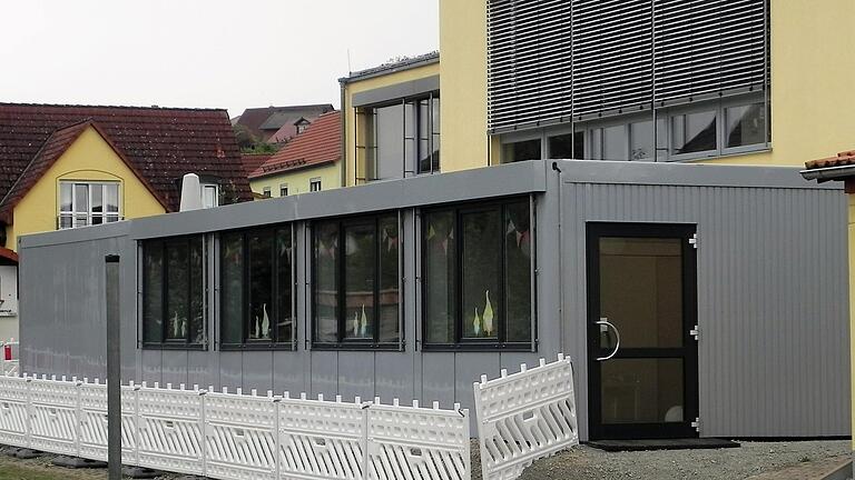 Der Kindergarten in Burglauer ist zu klein. Daher musste eine Krippengruppe in einen Wohncontainer verlegt werden.