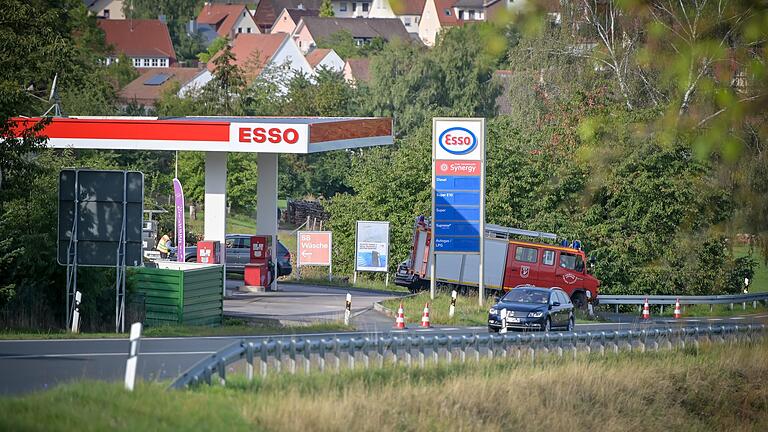 In diese Tankstelle in Esselbach wurde am frühen Sonntagmorgen eingebrochen.