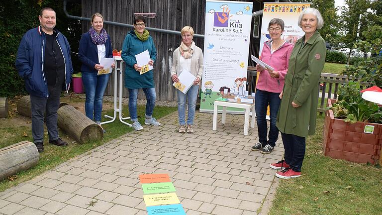 Die Uffenheimer evangelischen Kindergärten St. Johannis und Karoline Kolb sind nun Sprach-Kitas. Darüber freuen sich (von links): Dekan Karl-Uwe Rasp, Sonja Markert, Gabriele Saraiva, Sabine Burkard, Gudrun Trabert und Marion Hammer.