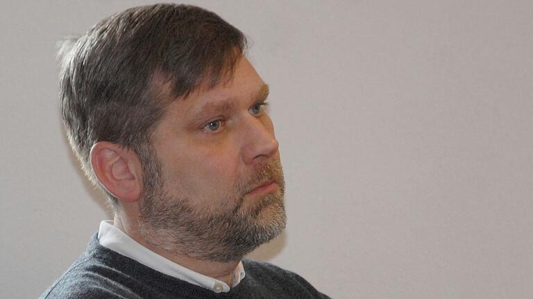 Unschlüssig: der Segnitzer Bürgermeister Peter Matterne. Unschlüssig: der Segnitzer Bürgermeister Peter Matterne.