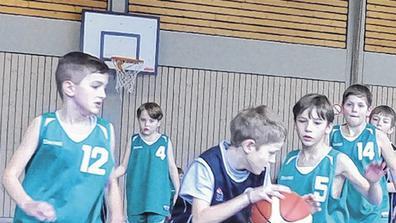 Nichts zu bestellen hatte die U 9 (am Ball Colin Stephan) gegen die DJK Bamberg und unterlag mit 32:40.