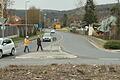 Die Eußenheimer Straße soll zwischen beiden Kreiseln im Zuge des Kita-Neubaus umgebaut werden.