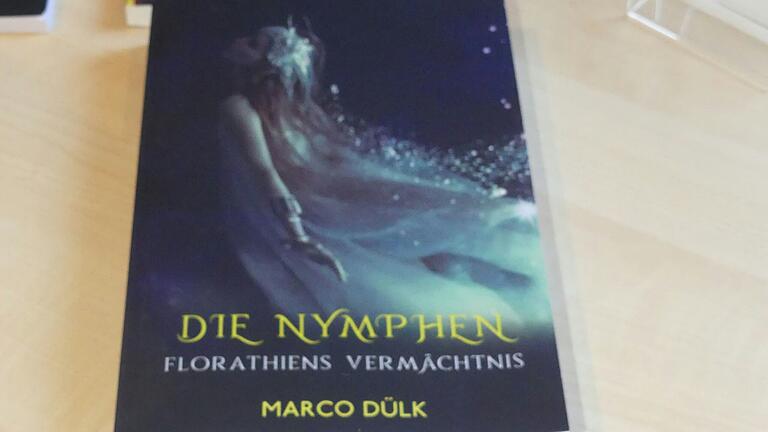 Ein Ausschnitt aus dem Cover des zweiten Bands der Reihe 'Die Nymphen' von Marco Dülk. Ein Ausschnitt aus dem Cover des zweiten Bands der Reihe 'Die Nymphen' von Marco Dülk.