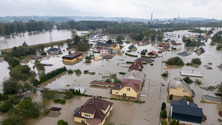 Hochwasser in Tschechien - In Tschechien sind Ortschaften sind teils zu 80 Prozent überflutet. Hochwasser in Tschechien - In Tschechien sind Ortschaften sind teils zu 80 Prozent überflutet.