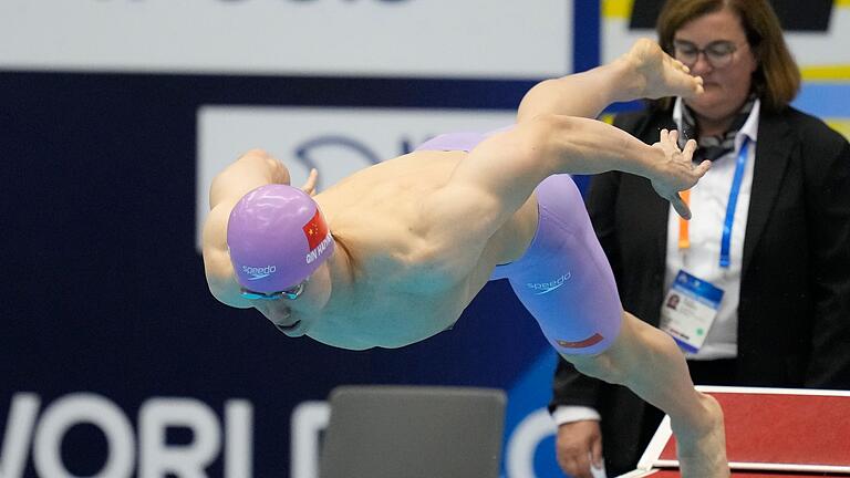 Qin Haiyang.jpeg       -  Der Chinese Qin Haiyang räumte bei der WM 2023 drei Goldmedaillen ab. Jetzt steht auch er unter Dopingverdacht.