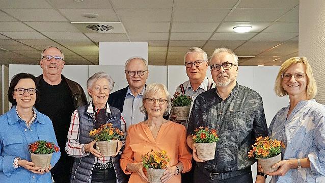 Der Vorstand des Hospizvereins Bad Kissingen (von links) e.V.: Pfarrerin Jaqueline Barraud-Volk, Klaus Bils, Anke-Monika Schultheiß, Dr. Reinhard Höhn, Karin Kächele, Dr. Bernhard Bundscherer, Christoph Glaser, Rosi Manger       -  Der Vorstand des Hospizvereins Bad Kissingen (von links) e.V.: Pfarrerin Jaqueline Barraud-Volk, Klaus Bils, Anke-Monika Schultheiß, Dr. Reinhard Höhn, Karin Kächele, Dr. Bernhard Bundscherer, Christoph Glaser, Rosi Manger