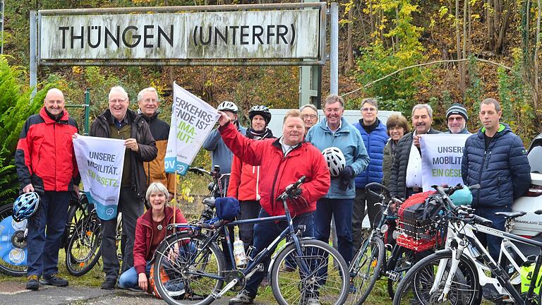 'Wir wollen das und unterstützen das Projekt vollumfänglich,' so Thüngens Bürgermeister Lorenz Strifsky (dritter von rechts) – 150.000 Euro Investition kann er sich vorstellen.