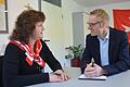 Malteser Geschäftsführerin Irina Tymkova erzählte Diözesangeschäftsführer Stefan Dobhan bei ihrem Kurzbesuch in Würzburg vom schwierigen Alltag in St. Petersburg