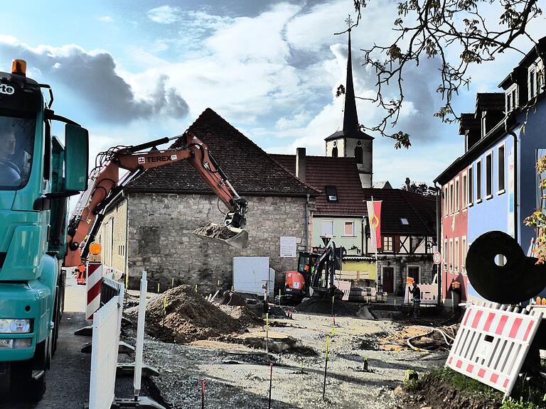 Bis Ende Juni soll der Ortseingang von Kleinochsenfurt fertig werden. Vorher wird es noch einmal anstrengend für die Anwohner. Die B 13 wird Einbahnstraße.