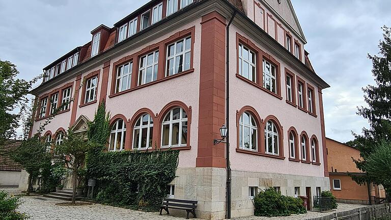 Die Vitusschule in Veitshöchheim. Die Vitusschule in Veitshöchheim.