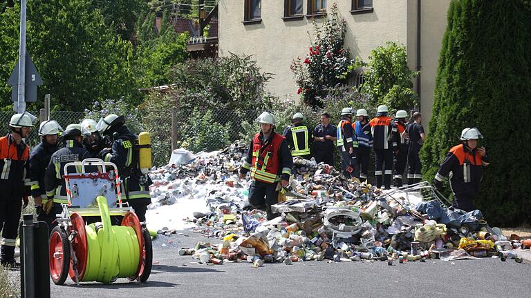 In Mühlbach brannten kürzlich an einem Samstagvormittag die Blech- und Glascontainer. In Mühlbach brannten kürzlich an einem Samstagvormittag die Blech- und Glascontainer.