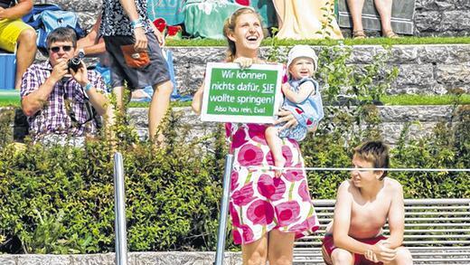 Unterstützung für die Mutigen: Nicht jeder WM-Durchlauf war bierernst gemeint. Viele feuerten ihre Freunde bei der Gaudi an.