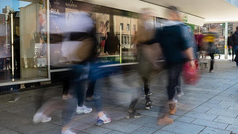 Mehr Menschen in Schweinfurts Innenstadt bringen und den Handel zu stärken, ist einer der Schwerpunkte des Citymanagements in der Stadt. Jetzt wurden knapp eine Million Euro aus einem Förderprogramm des Bundes in Aussicht gestellt.