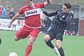 Mit Einsatz: Karlburgs Jan Martin (rechts) stellt sich Frammersbachs Spielertrainer Patrick Amrhein entgegen.
