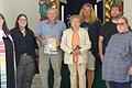 Pfarrerin Beate Hofmann-Landgraf, Kirchenvorsteherin Esther Marschall, Jubilar Alfred Stiehl mit seiner Frau Erika, Vertrauensfrau im Kirchenvorstand Sandra May, Kirchenvorsteher Maximilian Geiß und Kirchenvorsteherin Christine Will.