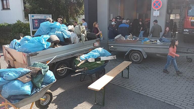 Es kam eine beachtliche Menge an Müll zusammen, welchen das Bauhof-Team nun fachgerecht entsorgt. Das 'Repertoire' reichte von Mundschutzmasken, kaputten Fahrrädern über Autoreifen bis zum verlorenen Führerschein. Es kam eine beachtliche Menge an Müll zusammen, welchen das Bauhof-Team nun fachgerecht entsorgt. Das 'Repertoire' reichte von Mundschutzmasken, kaputten Fahrrädern über Autoreifen bis zum verlorenen Führerschein.