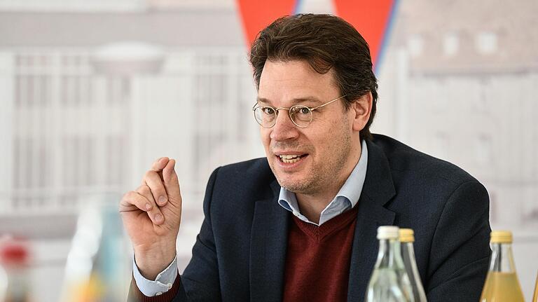 Operndirektor Berthold Warnecke zum Thema Liebe, Hass und Eifersucht in der Oper:&nbsp;'Das passt ganz wunderbar.'