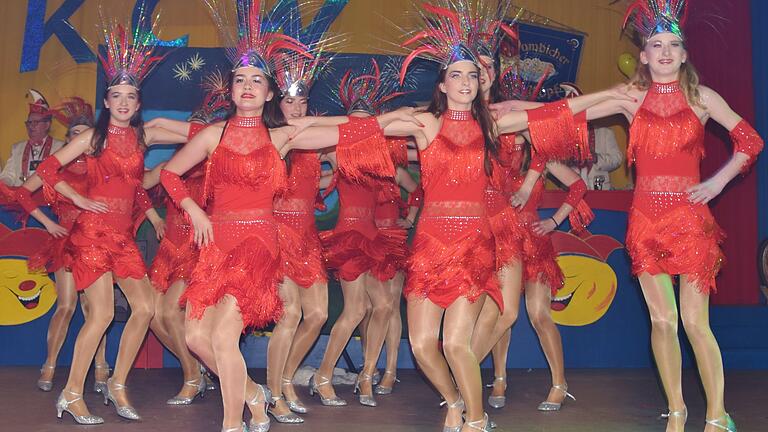 Eine Augenweide: : Die KCW-Garde beim Showtanz 'Karneval in Rio'. Eine Augenweide: : Die KCW-Garde beim Showtanz 'Karneval in Rio'. 