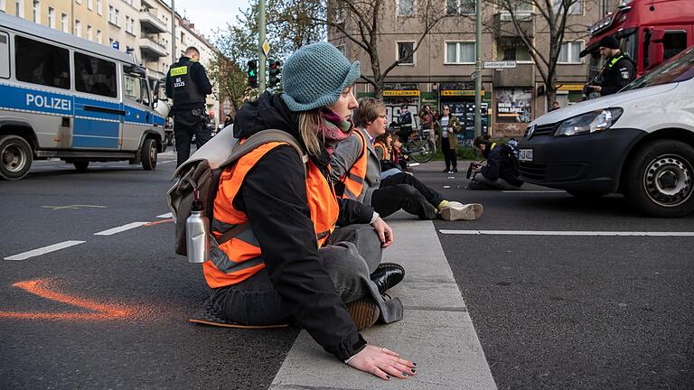 Klimaprotest in der Hauptstadt: Aktivisten der Gruppierung 'Letzte Generation' blockierten am vergangenen Donnerstag eine Kreuzung in Berlin.