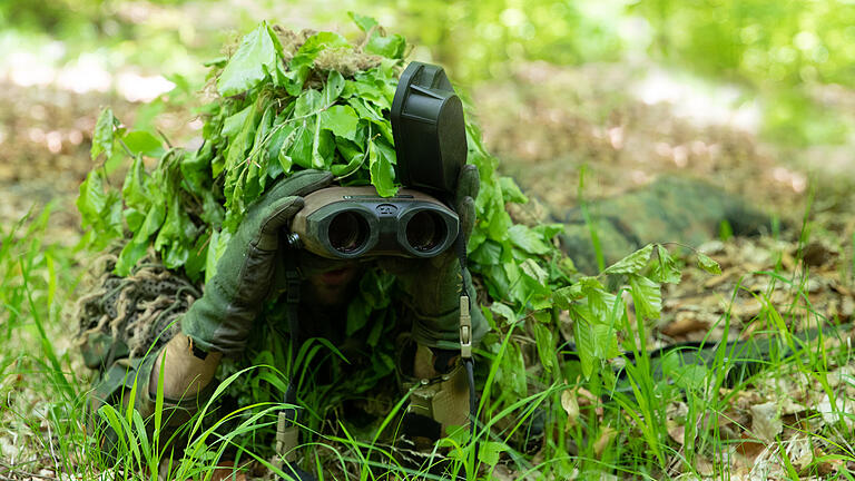 Auf der Suche nach dem zukünftigen Beruf? Die Bundeswehr bietet jungen, motivierten Menschen die Möglichkeit, sich ein umfassendes Bild über die Bundeswehr am Standort Hammelburg zu machen.