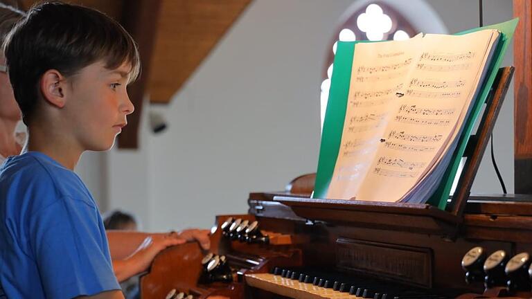 Florian Wieber entlockte der großen Kirchenorgel ungewöhnliche, Töne: „The final countdown“.       -  Florian Wieber entlockte der großen Kirchenorgel ungewöhnliche, Töne: „The final countdown“.