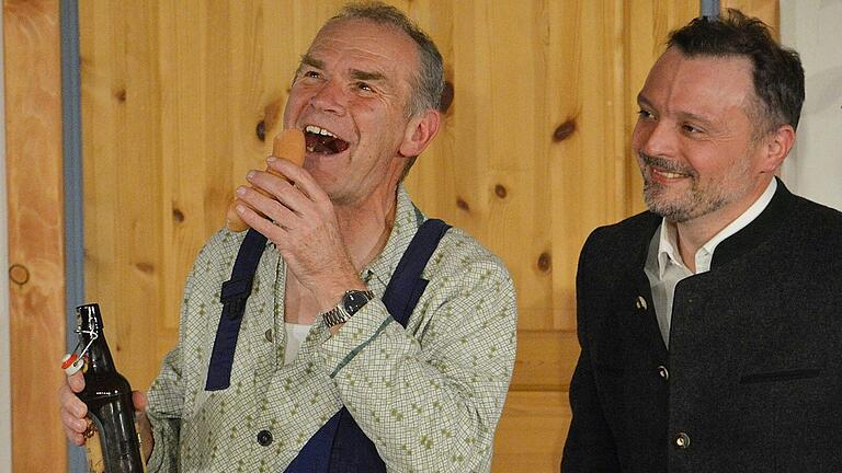 Ein Stück Fleischwurst und ein Bier dazu, was will ein Männerherz mehr, sagte Fredi Breunig beim Theaterabend in Großeibstadt