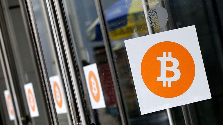 Bitcoin - Die Kryptowährung Bitcoin ist über 88.000 Dollar gestiegen (Symbolbild) Bitcoin - Die Kryptowährung Bitcoin ist über 88.000 Dollar gestiegen (Symbolbild)