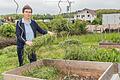 Im Gewerbegebiet von Erbshausen (Lkr. Würzburg) hat Barbara Voll rund um ihr Firmengebäude ein Naturparadies geschaffen. In den Hochbeeten baut sie Tomaten, Gurken und Paprika an.&nbsp;