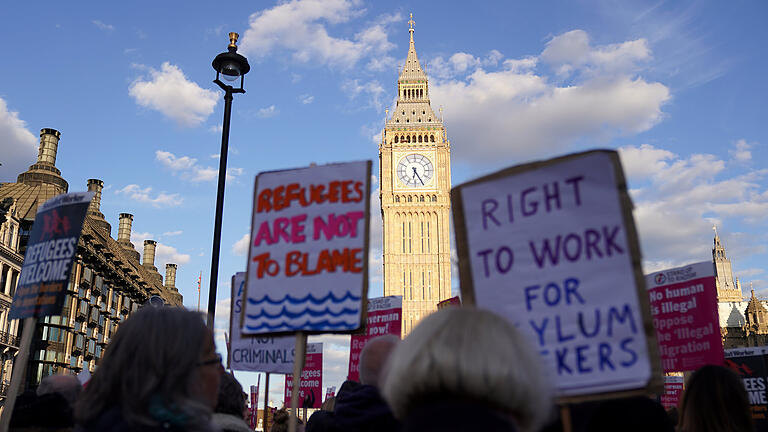 Proteste in Großbritannien.jpeg       -  Am Montag protestierten Demonstrierende in London gegen den Gesetzentwurf zur illegalen Einwanderung.