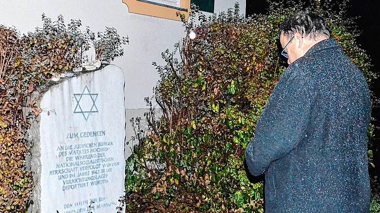 Die evangelische Kirche St. Matthäus in Höchberg hat ihre Heimat in der ehemaligen Synagoge. Deshalb gedachte man in einer Andacht der Zerstörung der Kirche während der Reichspogromnacht 1938 durch die Nationalsozialisten. Im Bild Christian Stöckel. Die evangelische Kirche St. Matthäus in Höchberg hat ihre Heimat in der ehemaligen Synagoge. Deshalb gedachte man in einer Andacht der Zerstörung der Kirche während der Reichspogromnacht 1938 durch die Nationalsozialisten. Im Bild Christian Stöckel.