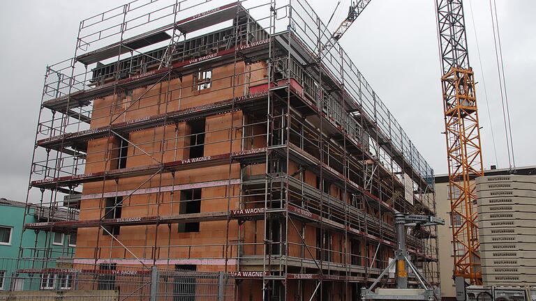 Der größte Posten im Vermögenshaushalt der Stadt Karlstadt in diesem Jahr ist der Wohnungsbau im Stationsweg. Der größte Posten im Vermögenshaushalt der Stadt Karlstadt in diesem Jahr ist der Wohnungsbau im Stationsweg.