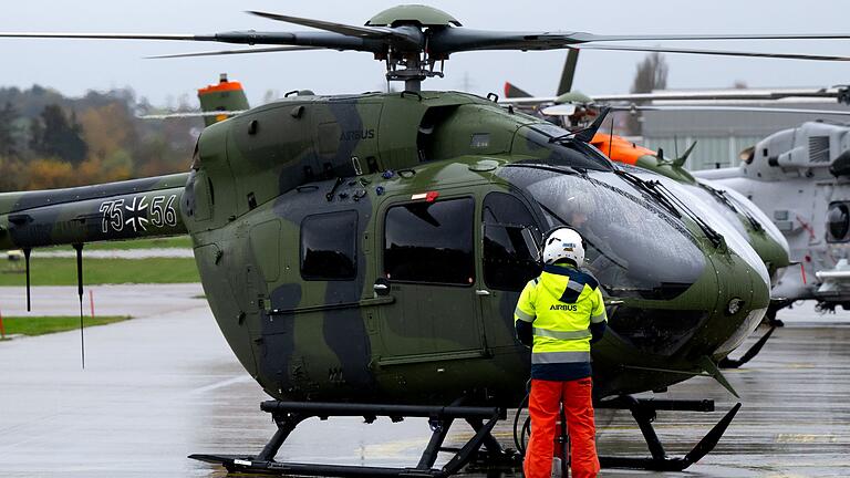 Staatsregierung will Rüstungsindustrie unterstützen       -  Ein Airbus-Militärhubschrauber des Typ H145-M. Die Staatsregierung will die Rüstungsindustrie im Freistaat unterstützen.