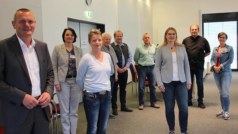 Sie planen den 'Sommer in Marktheidenfeld': (Von links) Bürgermeister Thomas Stamm, Inge Albert (Stadtmarketing), Maria Martin (Brauerei Martinsbräu), Jürgen, Christian und Joachim Papert (Festwirte), Géraldine Barrois (Werbegemeinschaft), Thomas Karpf und Julia Steffen (Hotel- und Gaststättenverein) Sie planen den 'Sommer in Marktheidenfeld': (Von links) Bürgermeister Thomas Stamm, Inge Albert (Stadtmarketing), Maria Martin (Brauerei Martinsbräu), Jürgen, Christian und Joachim Papert (Festwirte), Géraldine Barrois (Werbegemeinschaft), Thomas Karpf und Julia Steffen (Hotel- und Gaststättenverein)