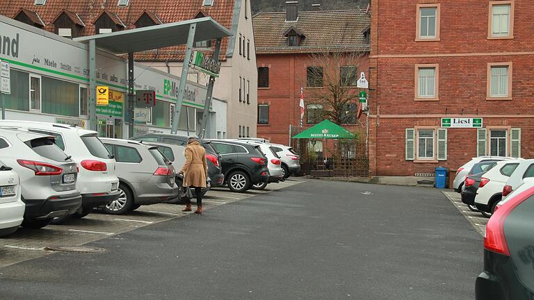 Im vorigen Jahr hat der Elektromarkt EP-Medienland in der Karlstadter Ringstraße geschlossen. Im April soll in dem Gebäude das Impfzentrum Main-Spessart öffnen. Im vorigen Jahr hat der Elektromarkt EP-Medienland in der Karlstadter Ringstraße geschlossen. Im April soll in dem Gebäude das Impfzentrum Main-Spessart öffnen.