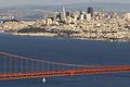 USA California San Francisco skyline and Golden Gate Bridge seen from Hawk Hill PUBLICATIONxINxGE       -  San Francisco, eine Stadt mit magischer Anziehungskraft: vorne die Golden Gate Bridge, dahinter die City und die berühmte Bucht.