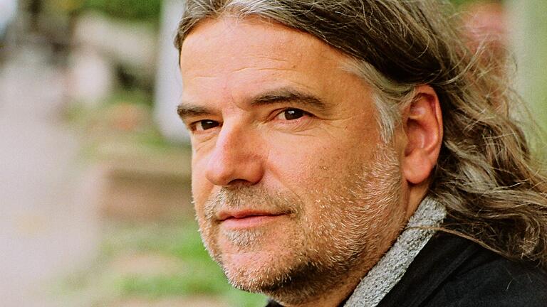 Heinz Janisch aus Wien erhielt den Großen Preis der Deutschen Akademie für Kinder- und Jugendliteratur, gestiftet von der Unterfränkischen Kulturstiftung.