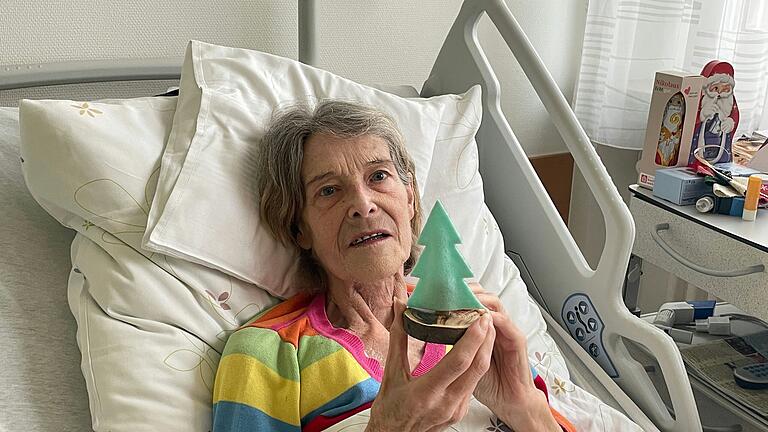 Heidemarie Zwirlein ist Patientin in der Palliativstation des Krankenhauses St. Josef in Schweinfurt. Weihnachten will sie zu Hause sein. Heidemarie Zwirlein ist Patientin in der Palliativstation des Krankenhauses St. Josef in Schweinfurt. Weihnachten will sie zu Hause sein. 