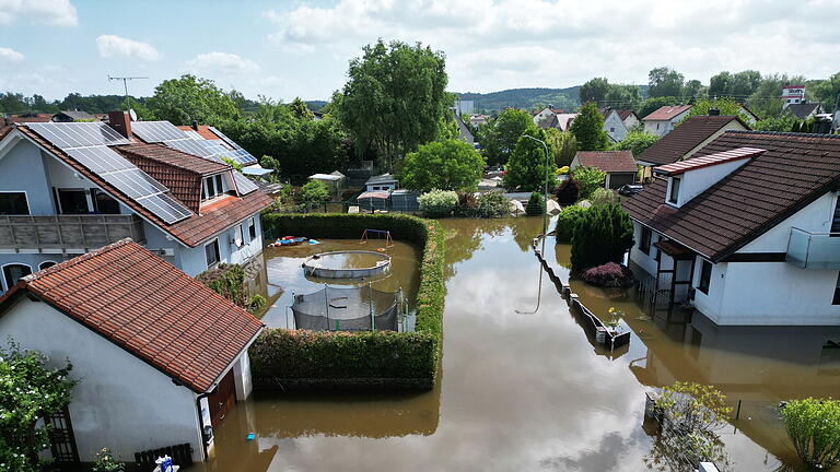 Günzburg Offingen Hochwasser Drohne Luftaufnahme.jpeg       -  In Offingen ist die Evakuierung seit Dienstagmorgen aufgehoben. Entwarnung