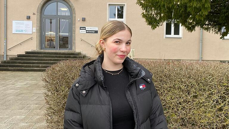 Mona Miller (18) aus Münnerstadt wünscht sich eine bessere Integration. Mona Miller (18) aus Münnerstadt wünscht sich eine bessere Integration.