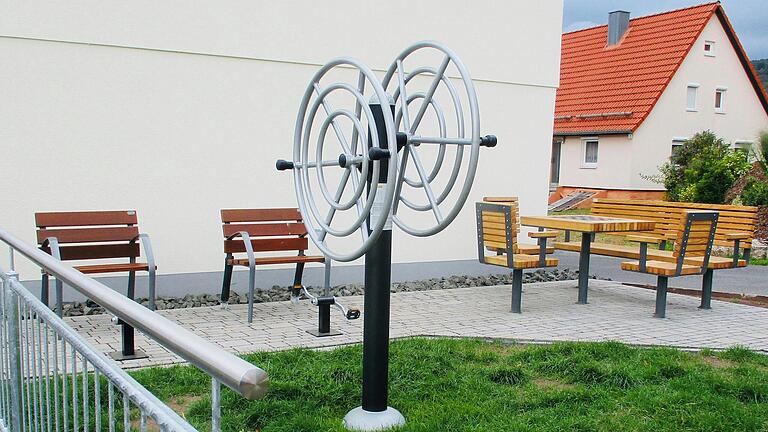 Der neue Aktiv- und Plauderplatz in Sandberg – ein Treffpunkt für geselliges und sportliches Beisammensein. Der neue Aktiv- und Plauderplatz in Sandberg – ein Treffpunkt für geselliges und sportliches Beisammensein.