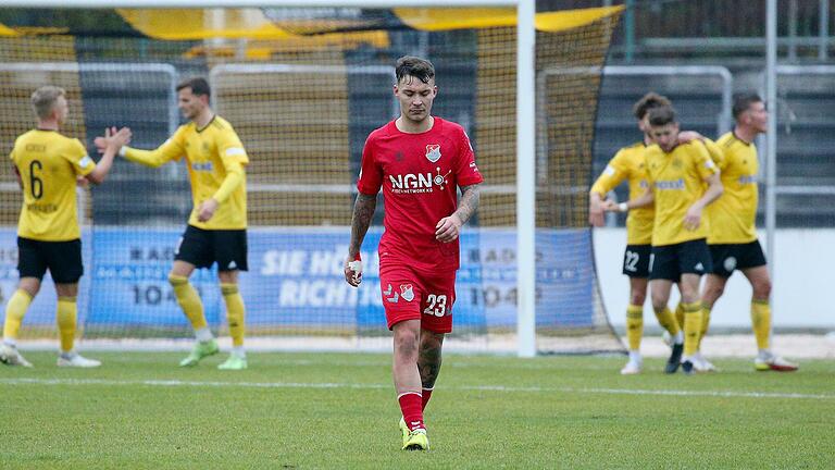 Ingo Feser (im Bild) hatte beim Gastspiel in Bayreuth das 1:0 auf dem Fuß, doch sein Freistoß landete nur an der Latte. Am Ende durften dann die Bayreuther jubeln. Ingo Feser (im Bild) hatte beim Gastspiel in Bayreuth das 1:0 auf dem Fuß, doch sein Freistoß landete nur an der Latte. Am Ende durften dann die Bayreuther jubeln.