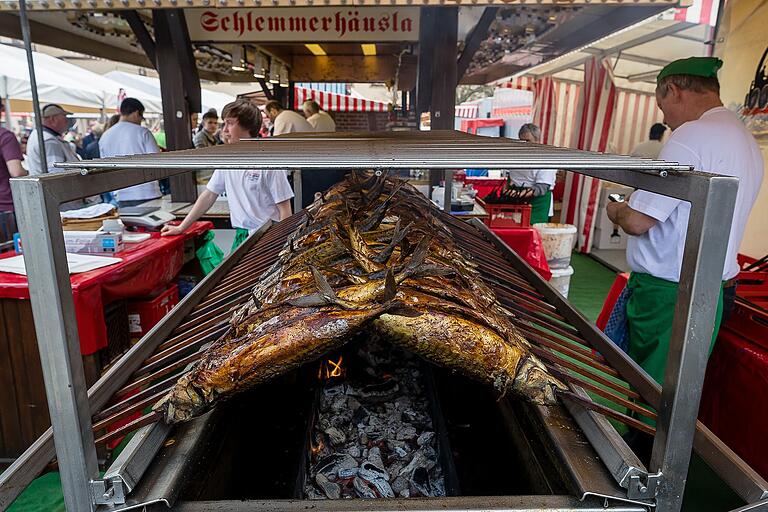 Leckereien für Fischfans gibt's am verkaufsoffenen Sonntag auf dem Schweinfurter Marktplatz. Leckereien für Fischfans gibt's am verkaufsoffenen Sonntag auf dem Schweinfurter Marktplatz.