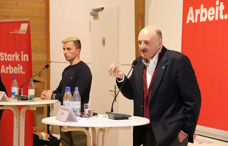 Der langjährige Wahlkreis-Abgeordnete Bernd Rützel (SPD) traf auf Andreas Adrian (Die Linke), der sich zum zweiten Mal in Folge als Direktkandidat für die Bundestagswahl aufstellen ließ. Der langjährige Wahlkreis-Abgeordnete Bernd Rützel (SPD) traf auf Andreas Adrian (Die Linke), der sich zum zweiten Mal in Folge als Direktkandidat für die Bundestagswahl aufstellen ließ.