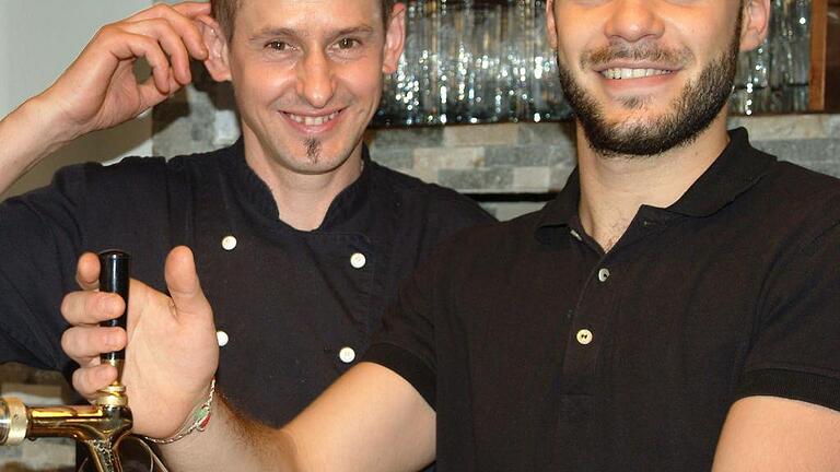 Ibrahim Jasarevic (links), Chef des Ristorante San Remo, mit seinem italienischen Mitarbeiter Cesare Rubino Ibrahim Jasarevic (links), Chef des Ristorante San Remo, mit seinem italienischen Mitarbeiter Cesare Rubino