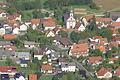 Esselbach mit Pfarrkirche und (links davon) dem Rathaus.